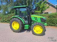 Schlepper / Traktor John Deere 5075 E