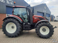 Schlepper / Traktor Valtra T144 Active