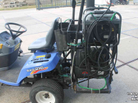 Gartentraktoren Iseki SXG216H diesel hydrostaat minitrekker met Weedmaster onkruidkoker heetwatermachine