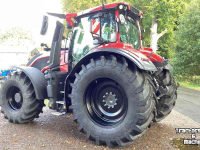 Schlepper / Traktor Valtra Q285 Tractor