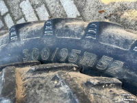 Räder, Reifen, Felgen & Distanzringe BKT 300/95R52 en 270/95R36