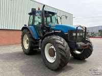 Schlepper / Traktor New Holland 8360