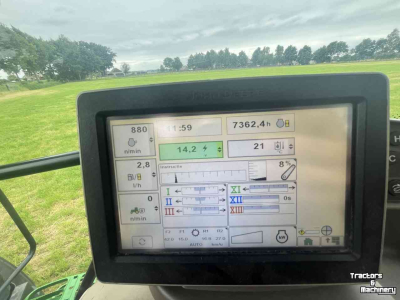 Schlepper / Traktor John Deere 6105R