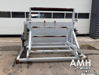 Förderband  2730X650 Bunker met uitvoerband+kantelaar, Feed hopper with discharge conveyor including bin tipper, Dosierbunker mit Austragsband inklusive Kistenkipper