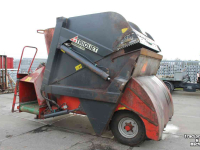 Futtermischwagen Vertikal Trioliet Triomix1-1000 Triomix TM10 zelfladende voermengwagen snijbord bewegende messen