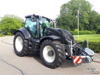 Schlepper / Traktoren Valtra T215D