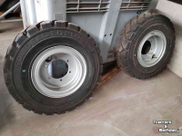 Sonstige Transport- und Industriemaschinen und Zubehör Manitou 2 sets luchtbanden 7.00-12 & 12.5/80 R18