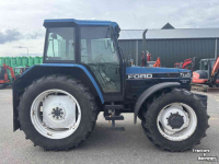 Schlepper / Traktor New Holland 7740