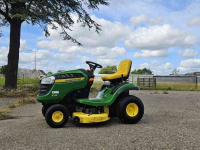 Aufsitzrasenmäher John Deere X125