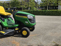 Aufsitzrasenmäher John Deere X125