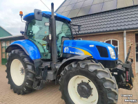Schlepper / Traktor New Holland T 6070 Range Command