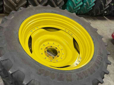 Räder, Reifen, Felgen & Distanzringe  380/90R46  &  380/85R30