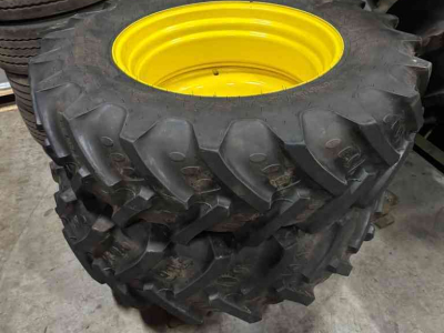Räder, Reifen, Felgen & Distanzringe  380/90R46  &  380/85R30