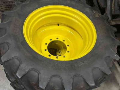 Räder, Reifen, Felgen & Distanzringe  380/90R46  &  380/85R30