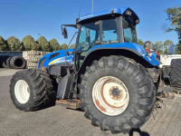 Schlepper / Traktor New Holland TVT 145 Met Fronthef, Motor defect