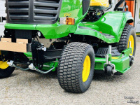 Aufsitzrasenmäher John Deere X940