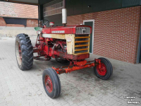 Schlepper / Traktor International Farmall 560