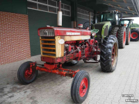 Schlepper / Traktor International Farmall 560