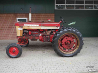 Schlepper / Traktor International Farmall 560
