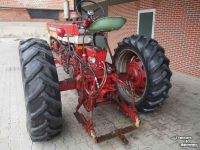 Schlepper / Traktor International Farmall 560