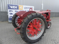 Schlepper / Traktor  Mc Cormick Farmall F12