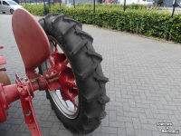 Schlepper / Traktor  Mc Cormick Farmall F12