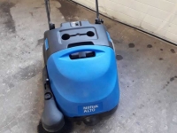 Kehr- und Kehrsaugmaschinen Nilfisk Floortec 350