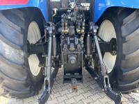 Schlepper / Traktor New Holland T7030 PowerCommand. Fronthef, Vooras vering, 40km.