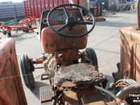 Oldtimers Renault 55 trekker tractor (R55)