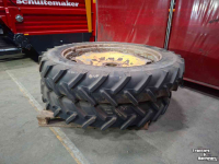 Räder, Reifen, Felgen & Distanzringe BKT 300/95R46 RT-955