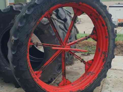 Räder, Reifen, Felgen & Distanzringe  270/85R50