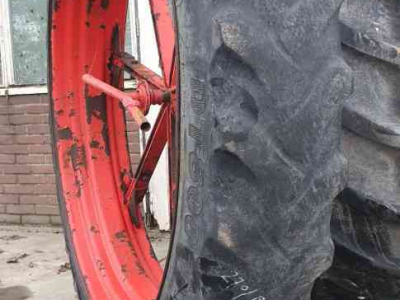 Räder, Reifen, Felgen & Distanzringe  270/85R50