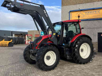 Schlepper / Traktor Valtra N 134H5 Hitech vol geveerd lucht Frontlader Manip 120  3692u