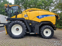 Feldhäcksler New Holland FR 9050