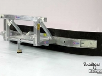 Sonstiges Landwirtschaftliche Transportmaschinen und Zubehör Qmac Modulo Rubber mud scraper 150cm hookup Euro