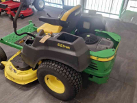 Aufsitzrasenmäher John Deere Z425