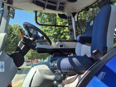 Schlepper / Traktor New Holland T7.230 PC 40-eco, Lucht, Fronthef, geveerde cvooras en cabine BluePower