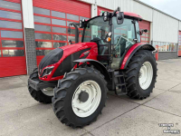 Schlepper / Traktor Valtra A105    4-traps powershift