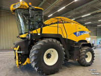 Feldhäcksler New Holland FR9060 + NH 300 FP & NH 450