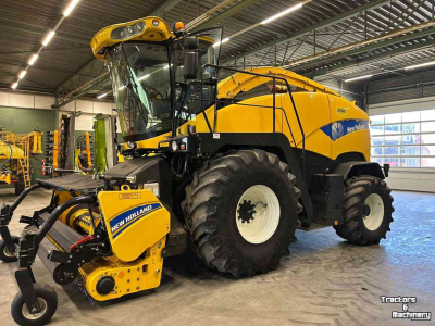 Feldhäcksler New Holland FR9060 + NH 300 FP & NH 450