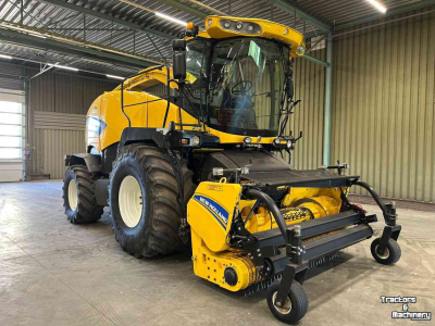 Feldhäcksler New Holland FR9060 + NH 300 FP & NH 450