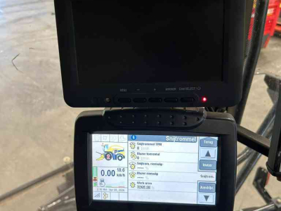 Feldhäcksler New Holland FR9060 + NH 300 FP & NH 450