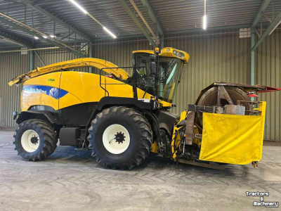 Feldhäcksler New Holland FR9060 + NH 300 FP & NH 450