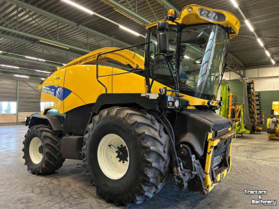 Feldhäcksler New Holland FR9060 + NH 300 FP & NH 450