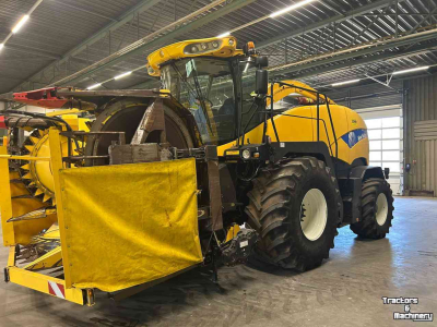 Feldhäcksler New Holland FR9060 + NH 300 FP & NH 450