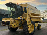 Mähdrescher New Holland TX 67