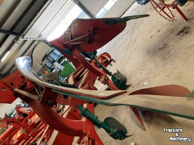 Pflüge Kverneland EG 100 5 schaar ploegen
