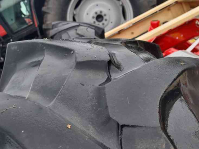 Räder, Reifen, Felgen & Distanzringe Pirelli 14.9R24