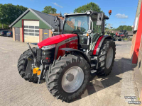 Schlepper / Traktor Massey Ferguson 5M.145 Dyna-4 Tractoren