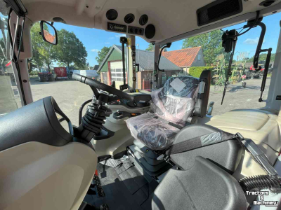 Schlepper / Traktor Massey Ferguson 5M.145 Dyna-4 Tractoren